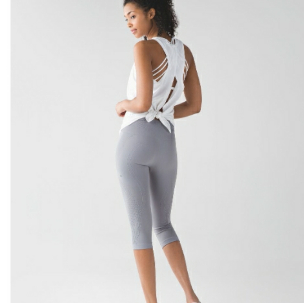 Lululemon in the flow crop